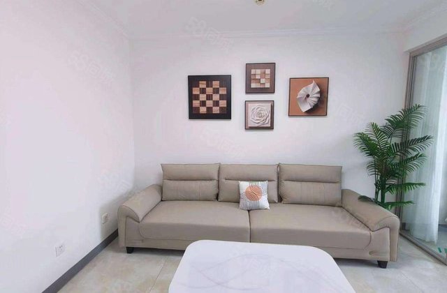 急售，精装修新房未入住，   ，电梯房，火车站，眼科医院附近