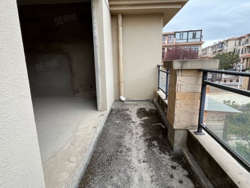 联排别墅 共三层带前后花园带露台证件齐全可按揭贷款,丽水馨城-昭通