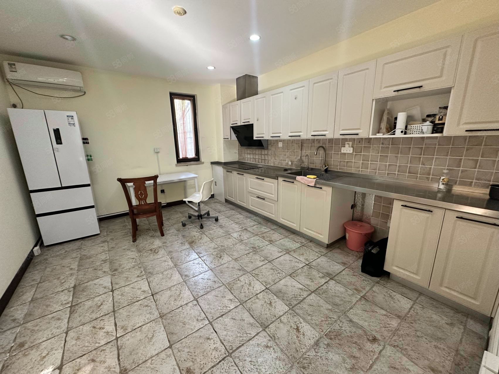 易郡別墅4室2廳3衛(wèi)205㎡南北580萬