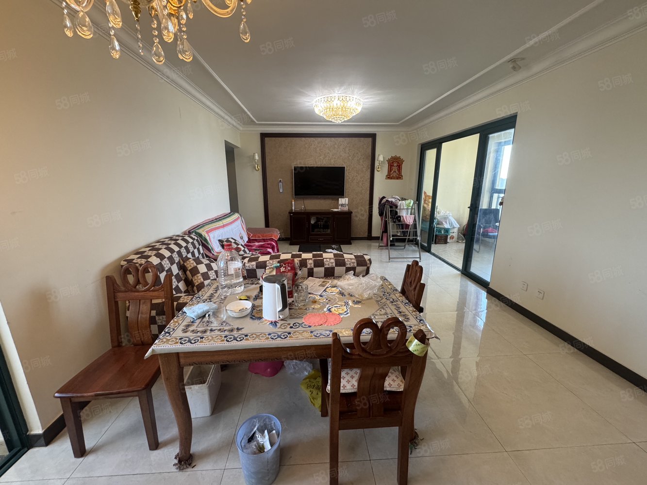 恒大翡翠华庭3室2厅2卫135㎡南北62.8万