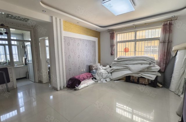 急售七中旁，好楼层东边户，三室两厅，全明户型免大税