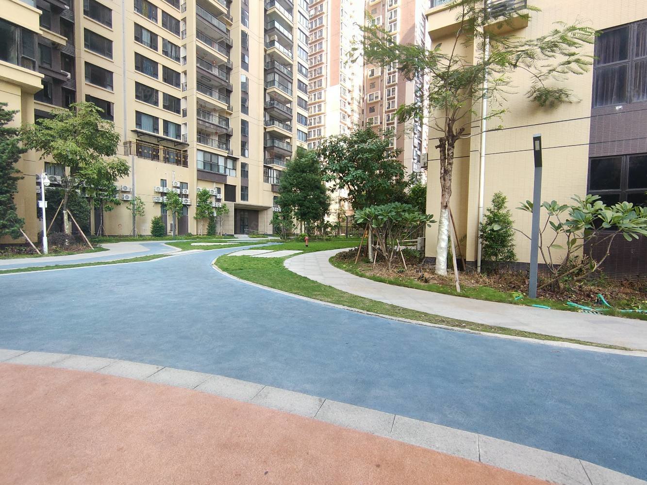 桂荣名轩4室2厅2卫161㎡南北160万