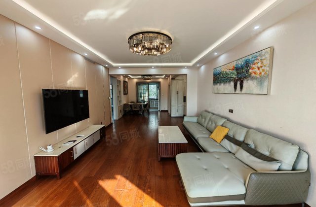 电梯洋房，总高11层中间好楼层，送车位储藏室免大税，急售。