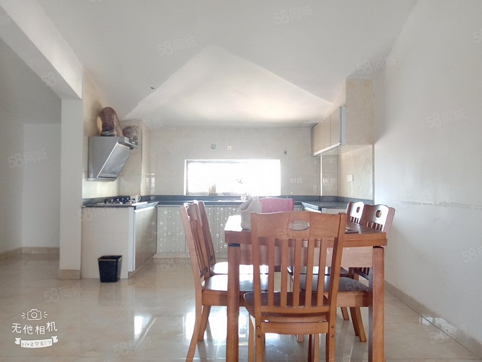 共和名城6室4厅4卫126㎡南80万