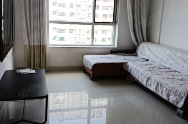 人民公园北邻，星光宝徕花园带车位，两室朝阳