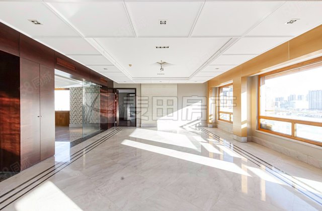 復(fù)地首府3室2廳4衛(wèi)404㎡南北2880萬(wàn)