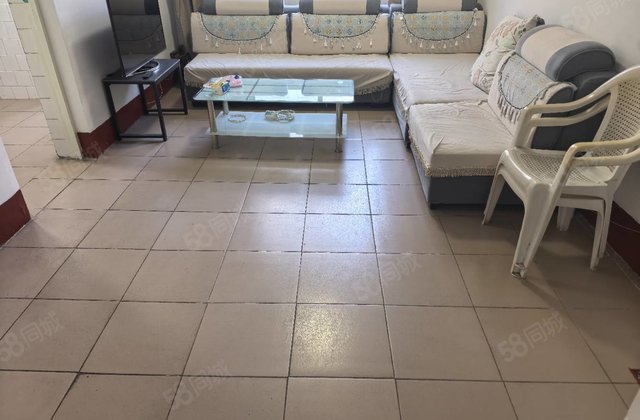 老文轩，顶楼，价格不到五千，诚心卖。接受顶楼的联系看房