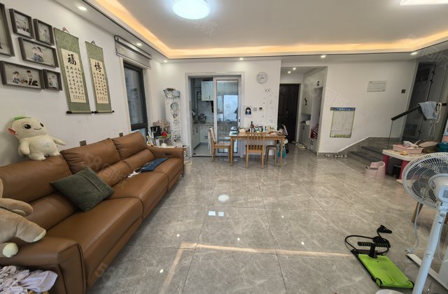 荣盛锦绣学府观景房，送车位储藏室