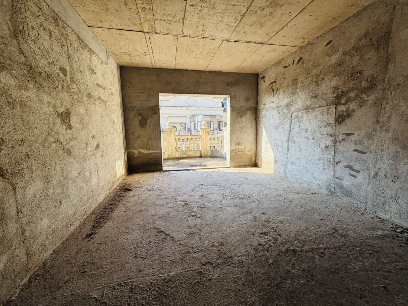 新世界凯旋城(别墅)7室2厅3卫243㎡南北103万