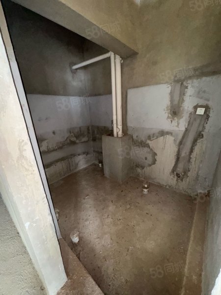 万隆家园7室2厅5卫268.06㎡南北188.8万