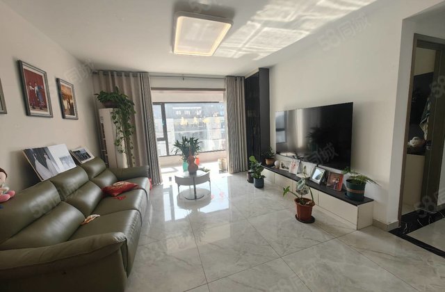 荣盛江山印 装修好 产权清晰 小三居 南北通透 商业配套齐全