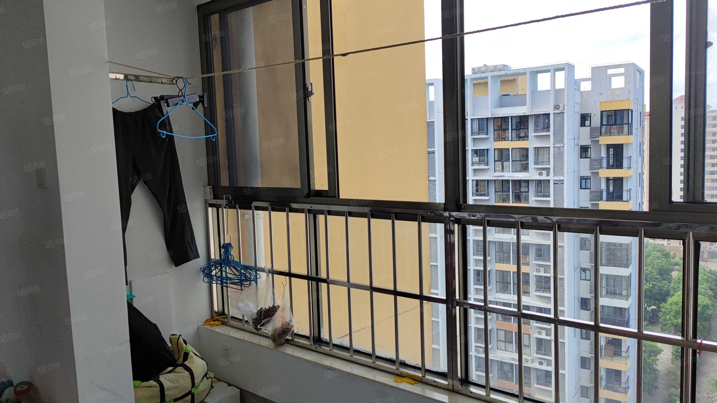 水晶公园3室1厅1卫86.82㎡南55万