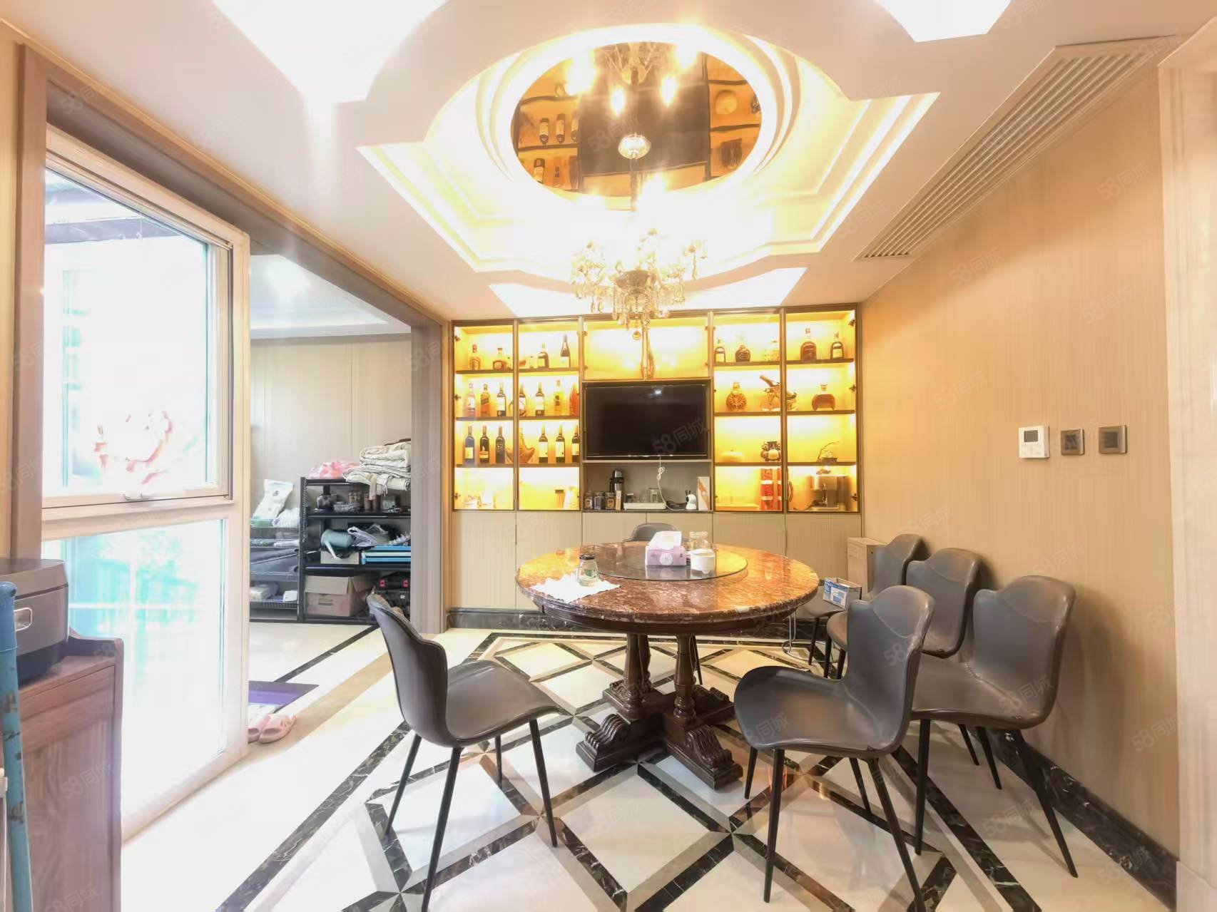 天鵝堡4室3廳4衛(wèi)247.03㎡南北830萬