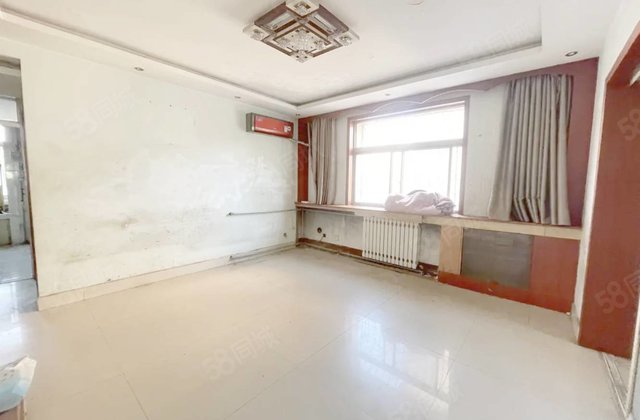 湖边2楼，东边户，物业好，管道局家属院，名人苑二期，三室送储