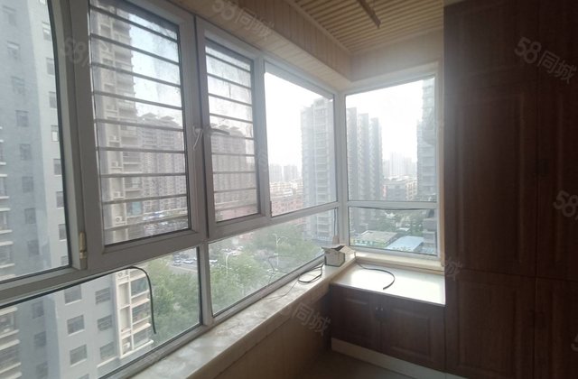 低价出售    金柱月亮湾交通便利 双卫格局 朝南