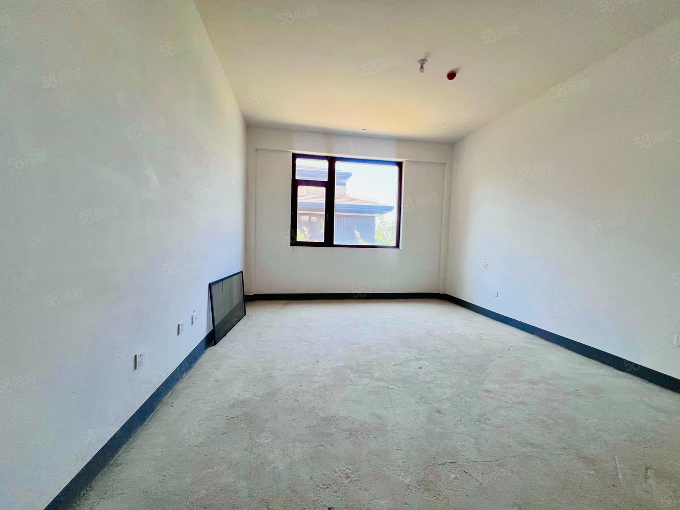 億城燕西華府(別墅)9室4廳8衛(wèi)596㎡南北2200萬