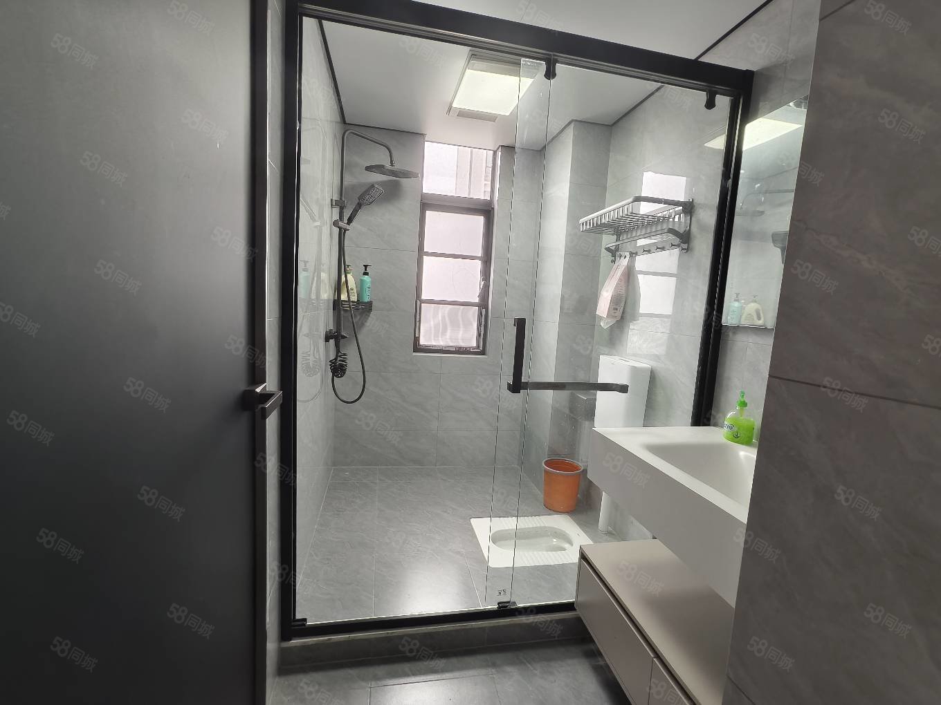 德和沁园4室2厅2卫139㎡南北130万