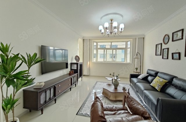 高新区文轩旁，精装修，大三室，双阳台，凤凰新城东区