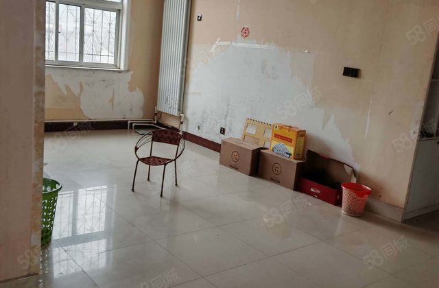 柳泉花园步梯2楼 商业配套成熟  南北通透 装修好 小三房