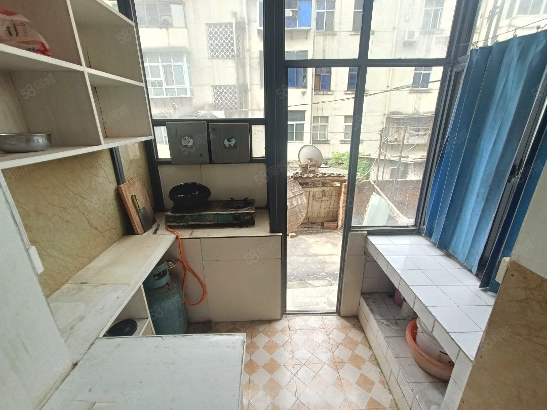 轮胎东村1室1厅1卫32㎡东9.9万