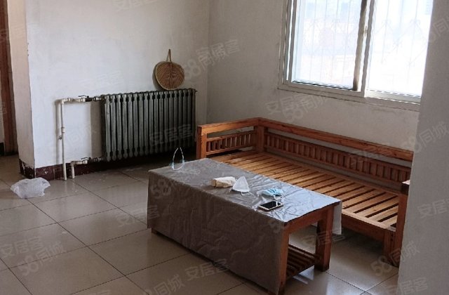 萃苑小区4室3厅2卫，产权合计170㎡左右，露天平台20平