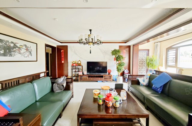 卓越蔚蓝海岸(一期)5室2厅217.72㎡350万二手房图片