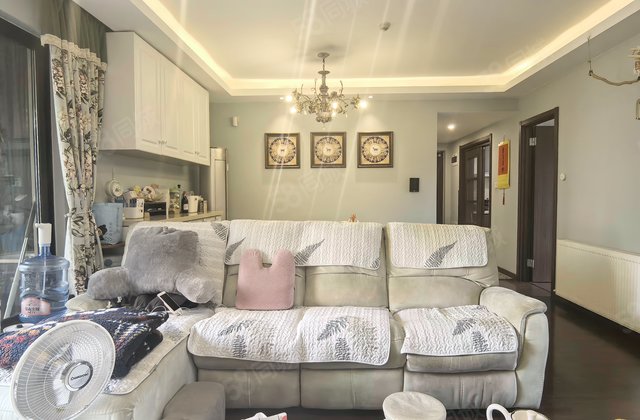 万科里金域国际(一二期)4室2厅141.18㎡239万二手房图片