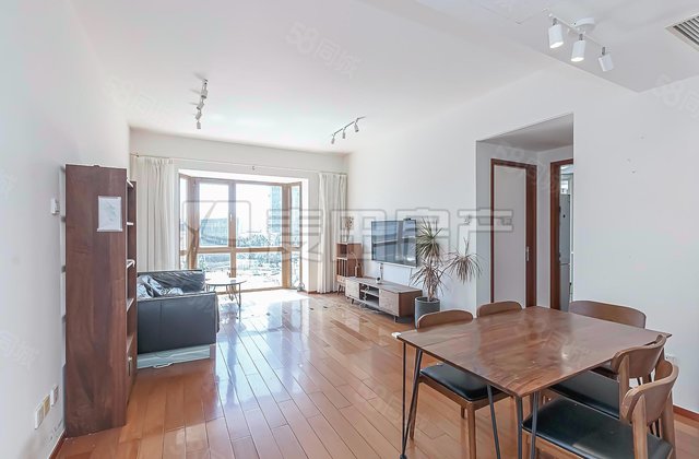 蓝堡国际公寓3室2厅137.76㎡1050万二手房图片