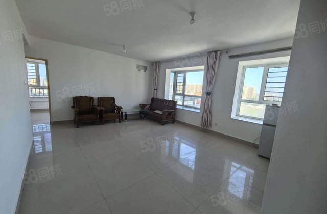 五星百货附近  地暖三室  带储存室 随时看房