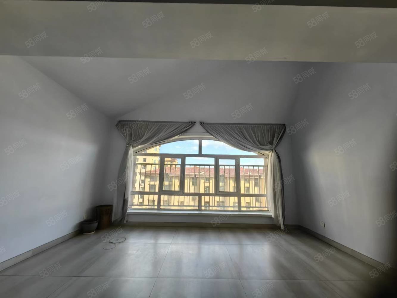 东方国际3室2厅1卫121㎡南北51.5万