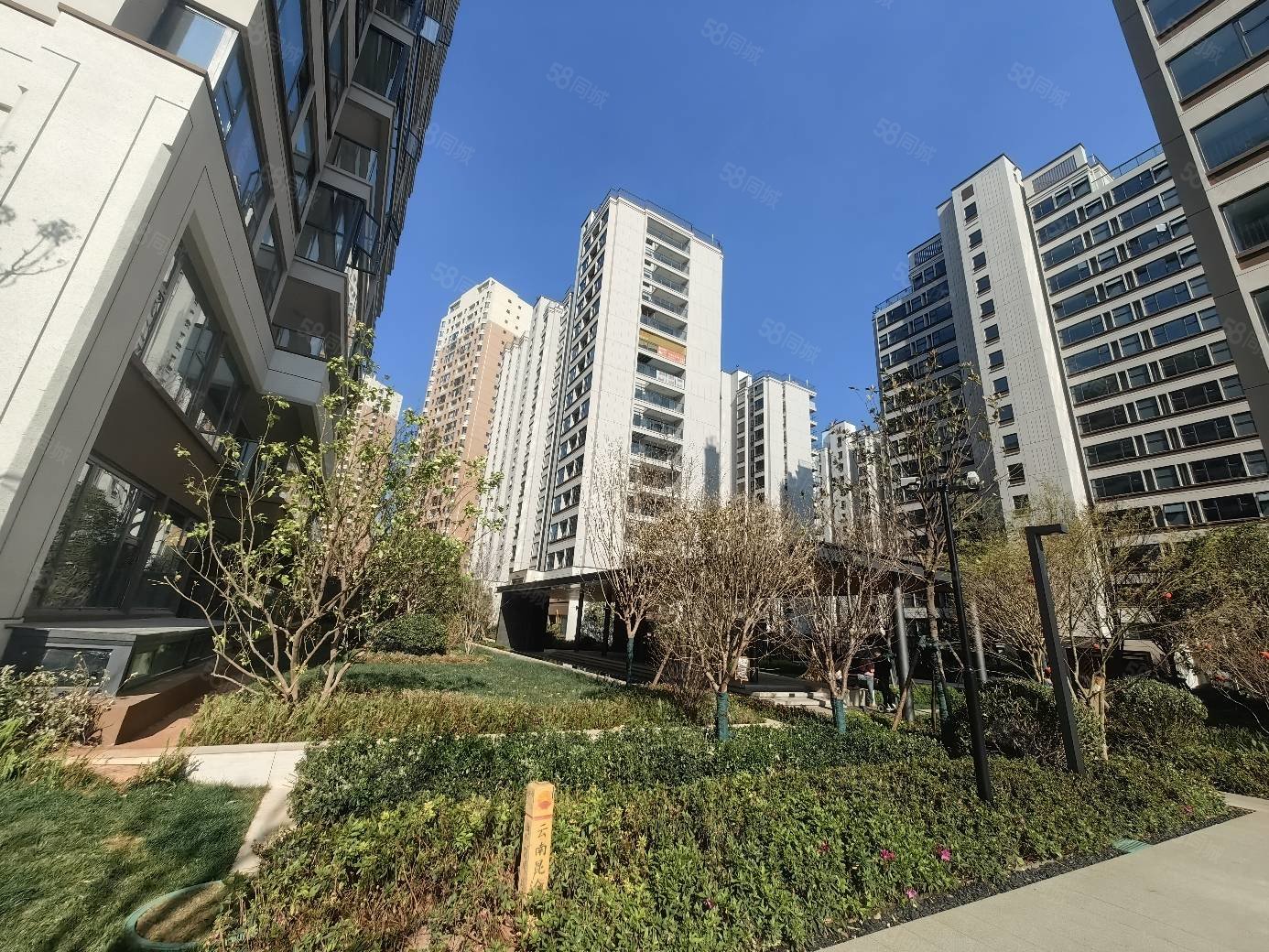 五华区高新区金地峯范精装修现房1梯1户横厅4房2卫