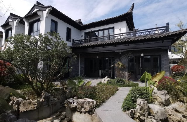 青城山江南徽派风格 独门入户两层别墅 带花园