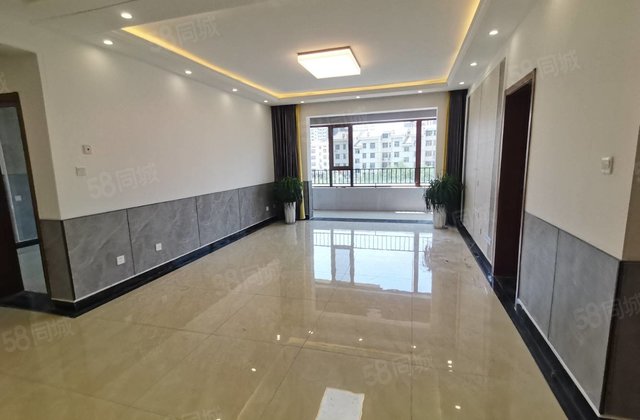 东关国际商品 文轩总校 4居室 精装 储藏室 免大税