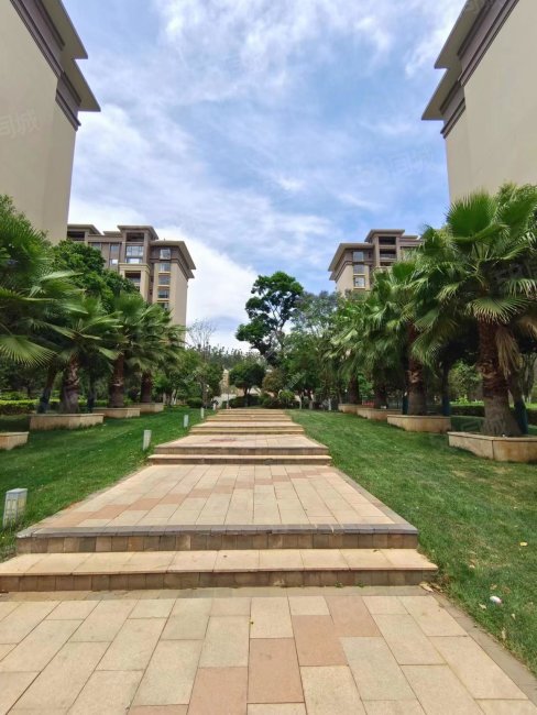 4楼南北时代俊园36号地块5房市政府精装222平185万