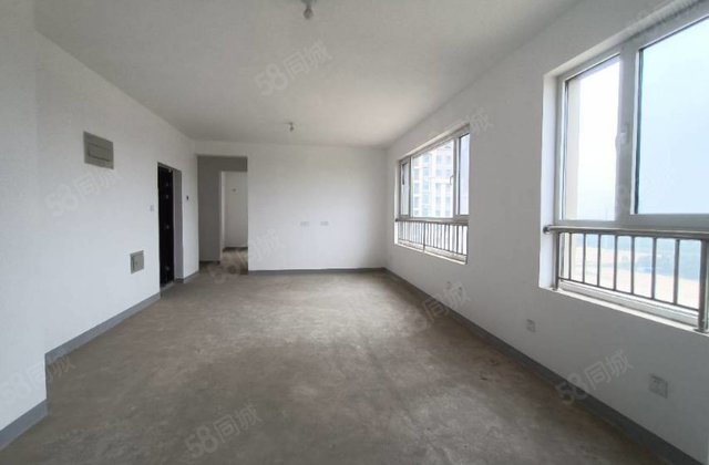 中间好楼层 装修好 带电梯 商品房 ，带着车位，储偿室