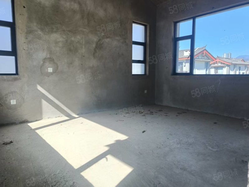 瑞景苑7室2厅4卫288㎡南北278万