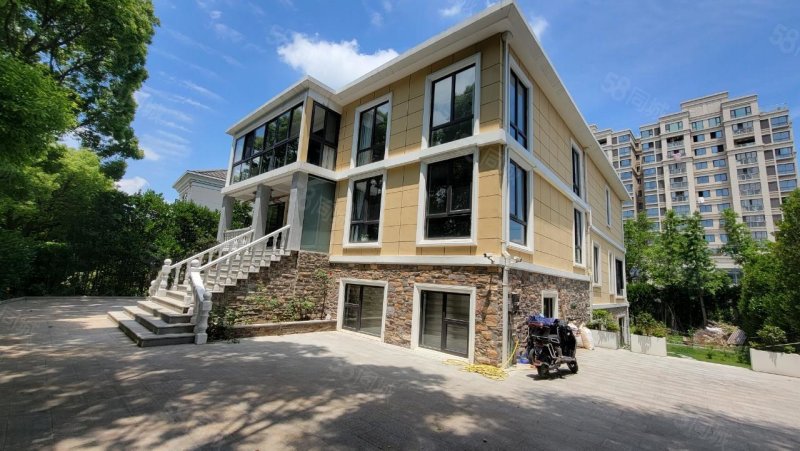 佘山东郡7室2厅5卫362㎡南2180万