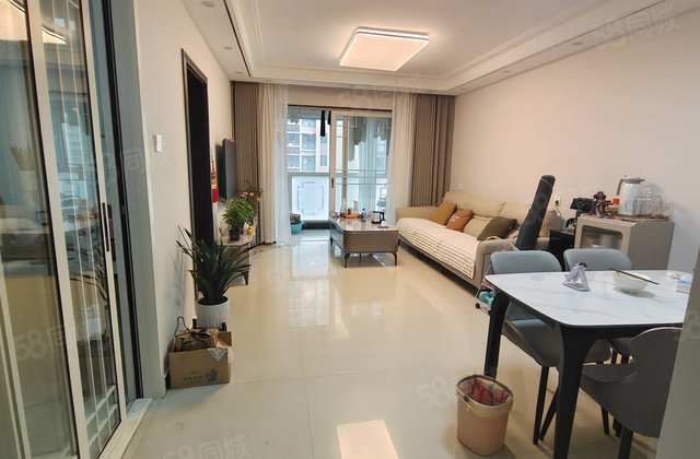 新东方龙湾 靠东门带家具家电