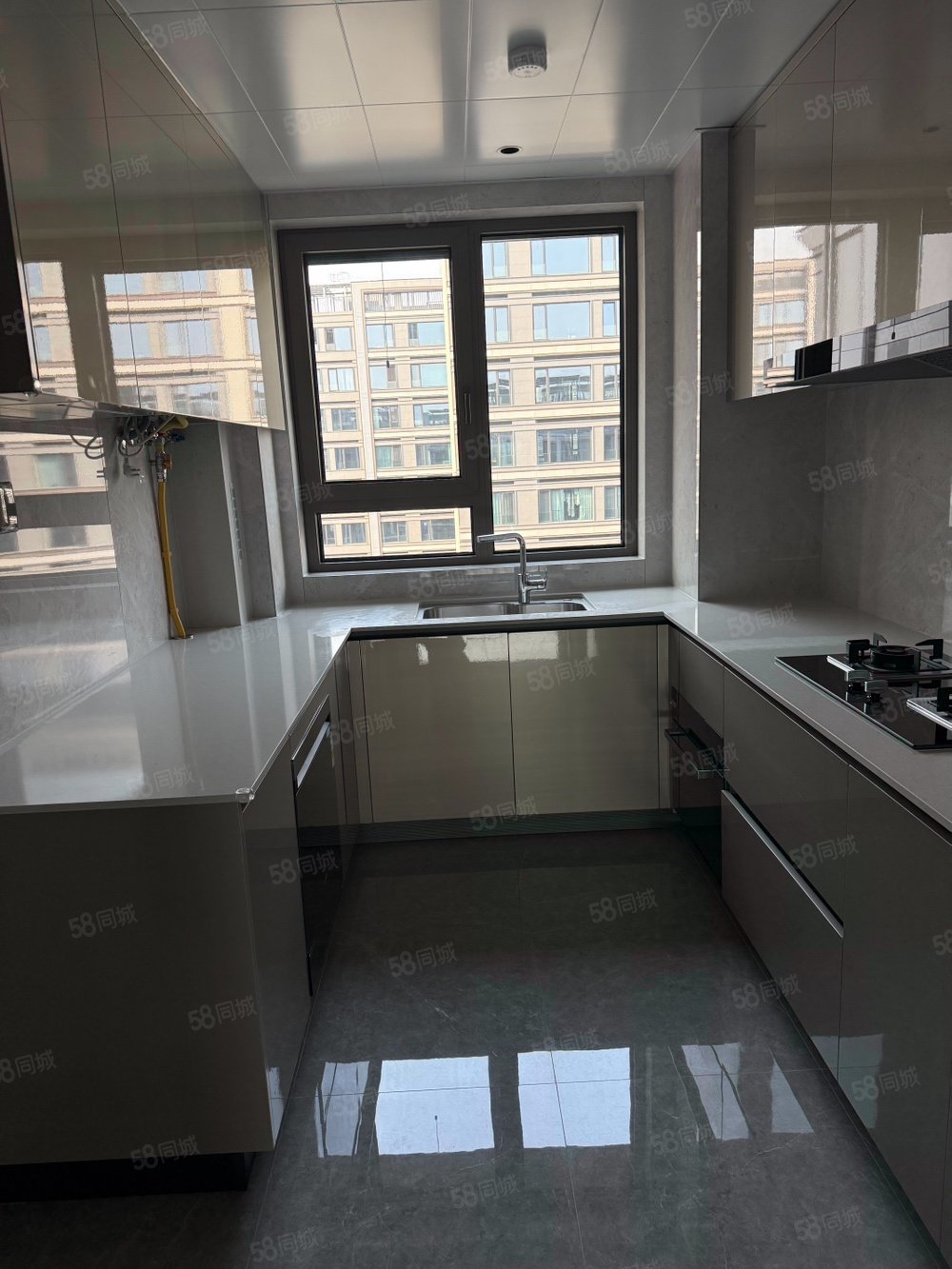 招商璀璨時代4室2廳2衛(wèi)140㎡南北599萬