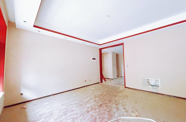 古楼光岳府 临路边 出行方便 前后带院100平 随时看房