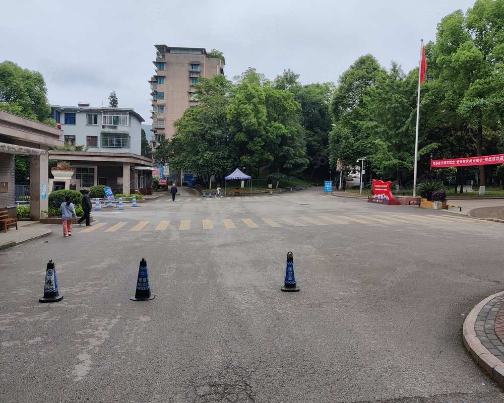 贵州大学北校区教工宿舍二环绕城高速之间