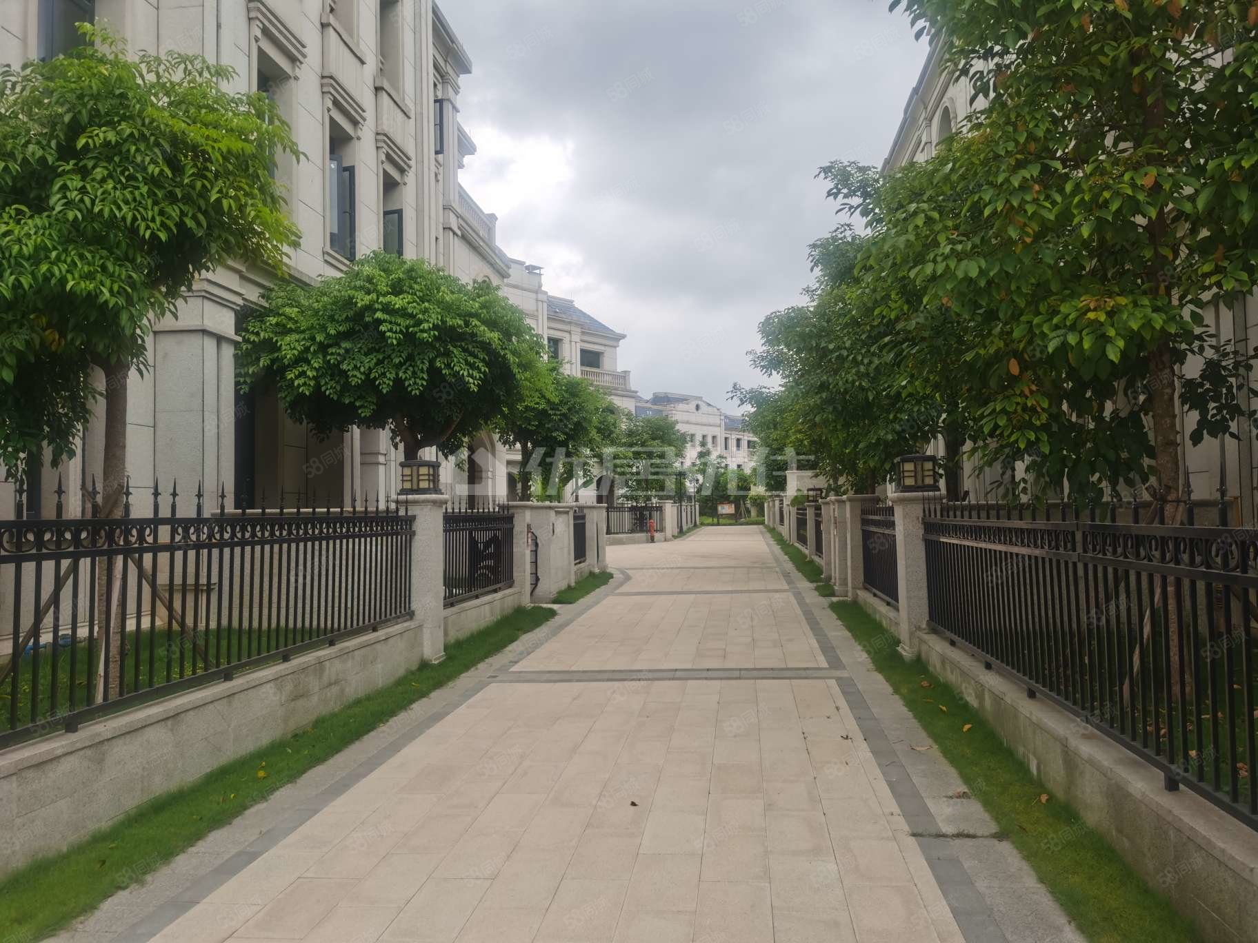 别墅亏本100w出售 上下四层加双露台 温泉家门口,国悦九曲湾-南宁58