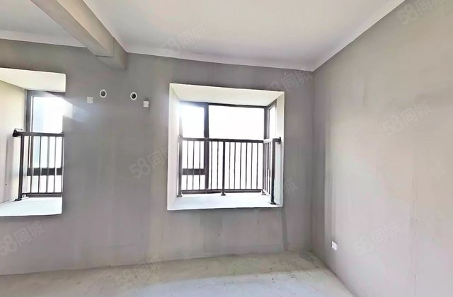 江天府4室2厅133㎡119万二手房图片