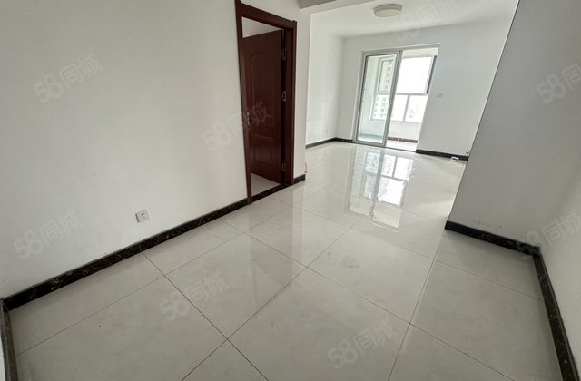 阿卡六期 两居室带车位 采光好 户型方正，急售