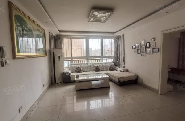 急售水岸新城，东边户客厅带飘窗，带40多平半地上车库，有钥匙