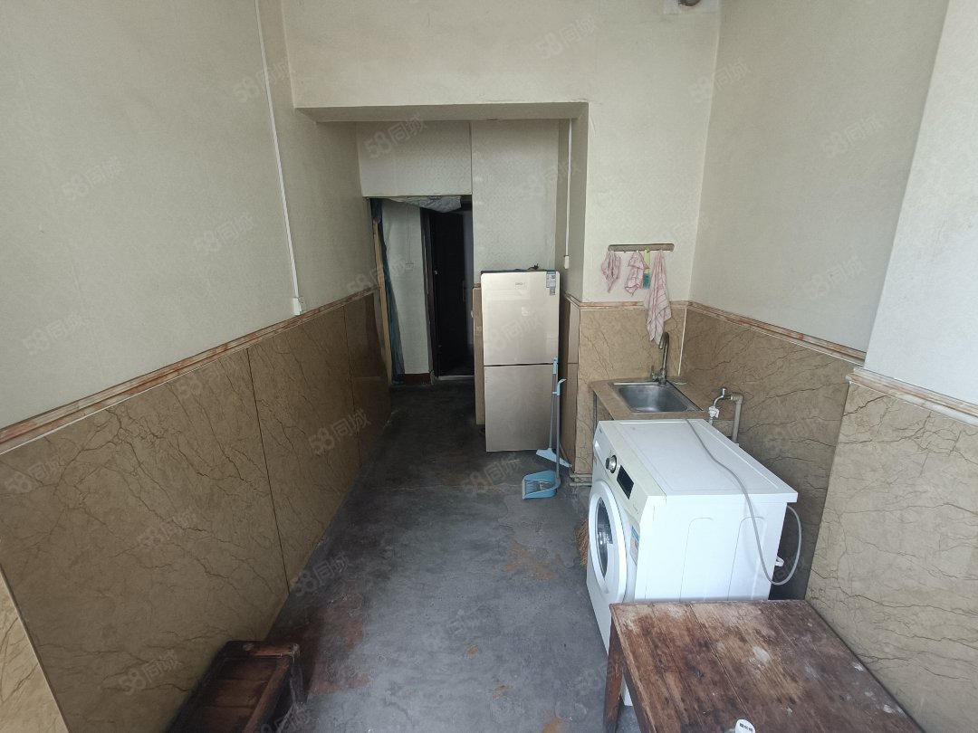 轮胎东村1室1厅1卫32㎡东9.9万