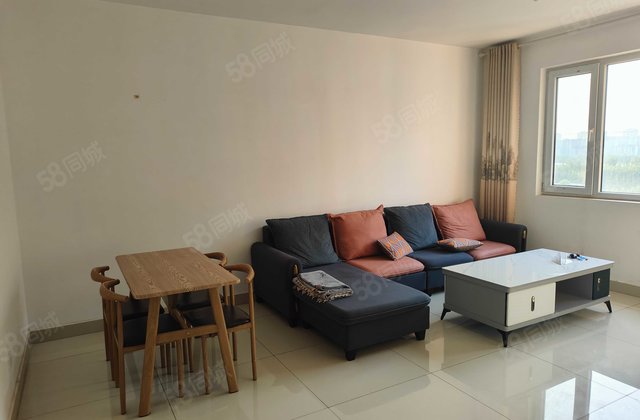 金田阳光城 光岳社区南区，诚信出售送家具送地下室，证已满二年