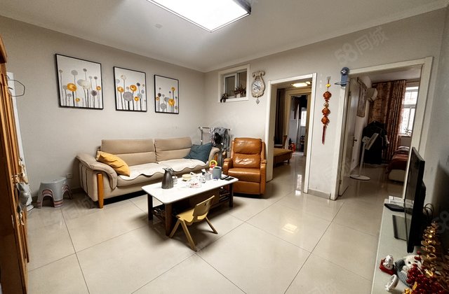 多层一楼带地上院，精装三室两厅，     ，免大税