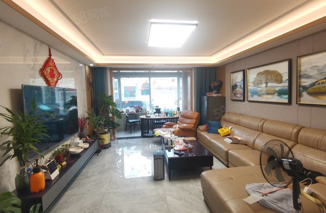 阳光.实验~鸿顺花园~精装修~孝心1楼~免大税~4室2厅