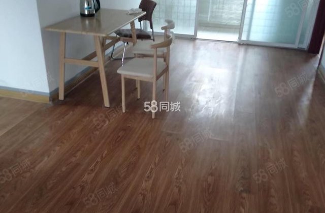 位置一梯一户四叶草户型 南北通透 双卫 带储藏室